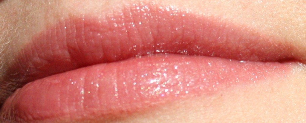 Loreal Glam Shine Swatch Hold On Rose